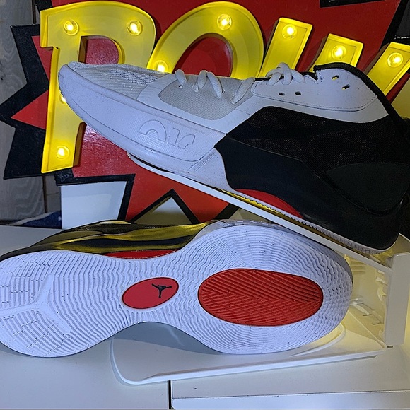 Jordan Zoom Separate in Black and White
Men’s size 12
New W/Box, no Lid - Picture 4 of 12